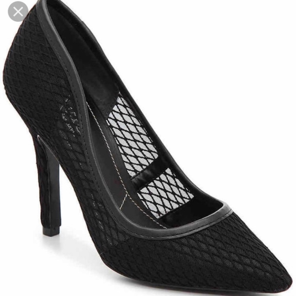 Charles David Fishnet Pump